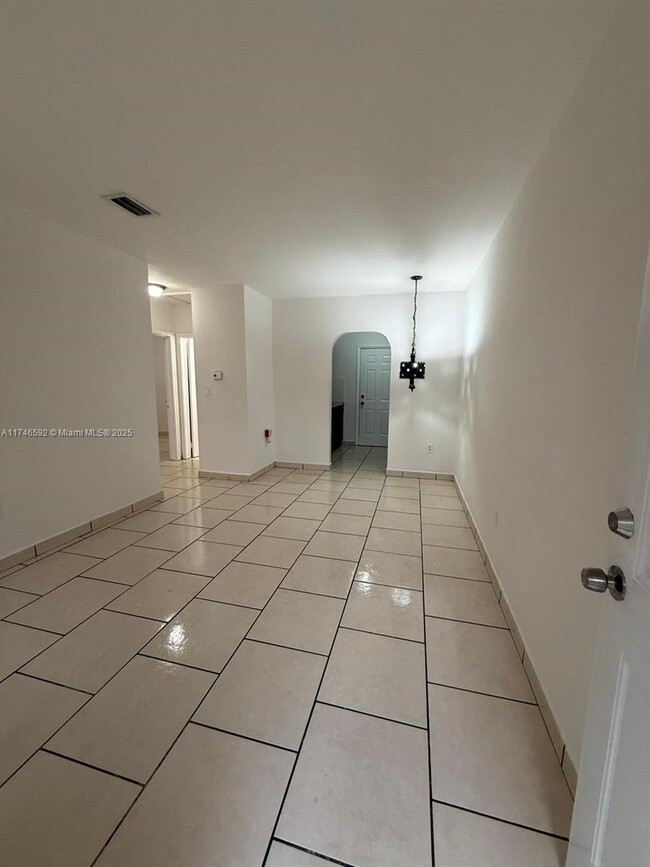 1281 NW 57th St in Miami, FL - Building Photo - Building Photo