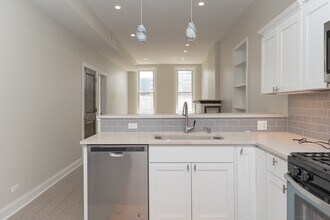 1637 N Clybourn Ave, Unit F3 in Chicago, IL - Foto de edificio - Building Photo