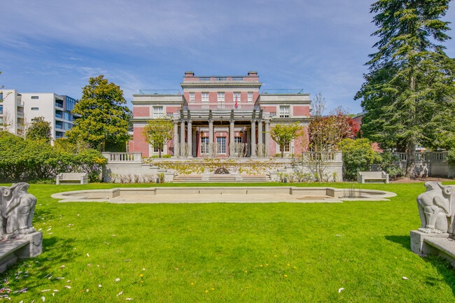 Shannon Mews in Vancouver, BC - Building Photo - Building Photo