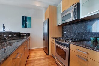 500 W Superior St in Chicago, IL - Building Photo - Building Photo