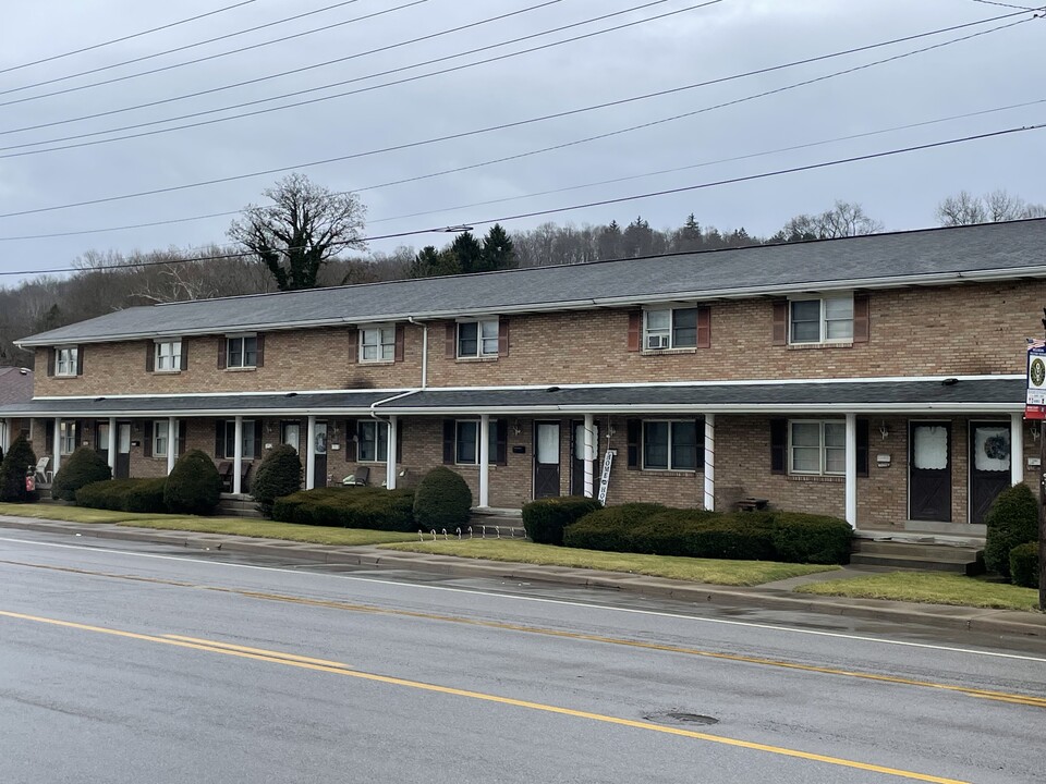 1710 Commerce St in Wellsburg, WV - Building Photo