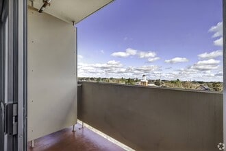 Madison Tower (55+) in Stockton, CA - Foto de edificio - Building Photo