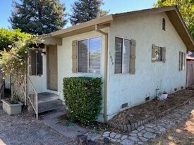 1925-1935 Yountville Cross Rd in Yountville, CA - Building Photo