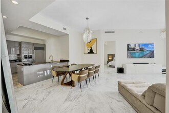 16001 Collins Ave, Unit 3507 in Sunny Isles Beach, FL - Foto de edificio - Building Photo