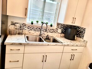 3805 Cortez Cir in Tampa, FL - Building Photo - Building Photo