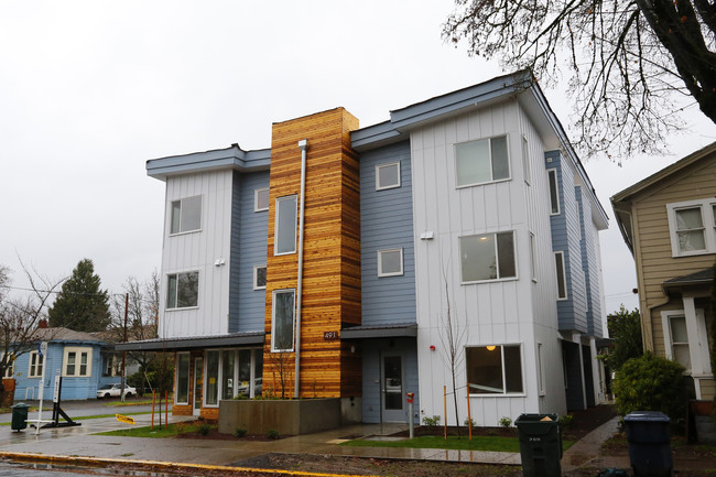 Granite Apartments in Eugene, OR - Foto de edificio - Building Photo