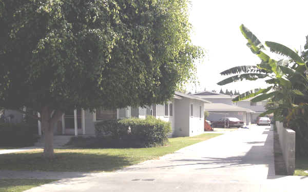 2 Sfrs + 5 Townhomes in Bellflower, CA - Building Photo - Building Photo