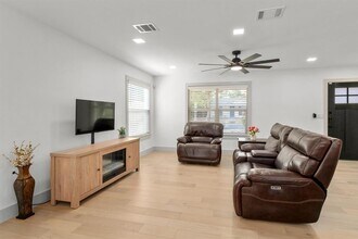 500 Arbor Ln in Austin, TX - Building Photo - Building Photo