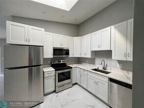 4371 NW 80th Ave in Coral Springs, FL - Building Photo - Building Photo