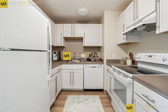 62 Eutaw St, Unit 201 in Boston, MA - Building Photo - Building Photo