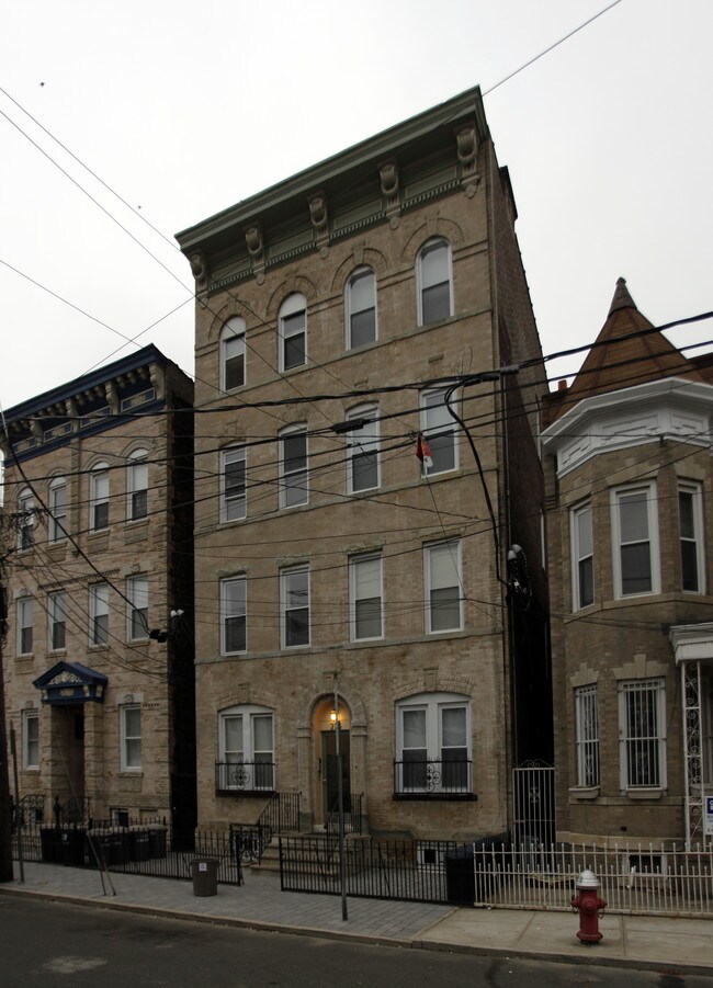 275 WEBSTER Ave in Jersey City, NJ - Building Photo - Building Photo