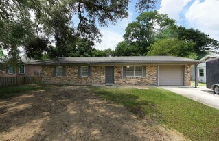260 Glenview Ave in Valparaiso, FL - Building Photo
