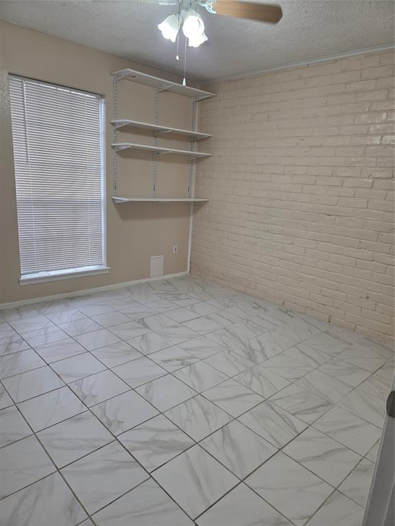 4004 Laura Leigh Dr in Friendswood, TX - Building Photo - Building Photo