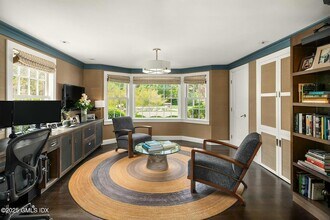 79 Richmond Hill Rd in Greenwich, CT - Building Photo - Building Photo