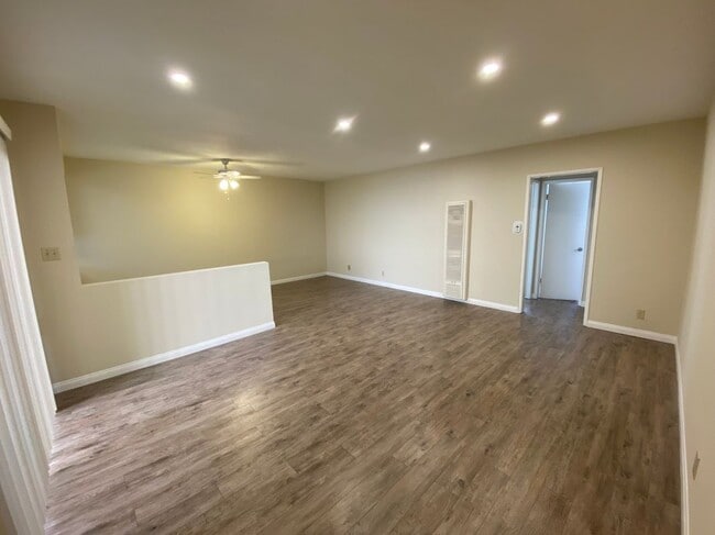 241 E Alameda Ave in Burbank, CA - Building Photo - Building Photo