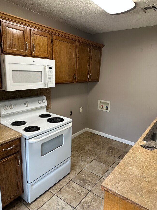11003 NW Jones Dr in Kansas City, MO - Building Photo - Building Photo