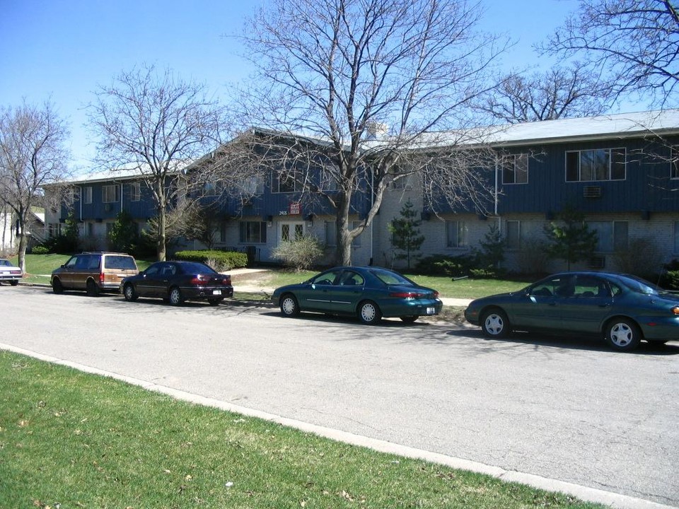 2405 Monterey Dr in Madison, WI - Building Photo