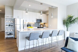 190 Beach 69th St-Unit -7P in Queens, NY - Foto de edificio - Building Photo