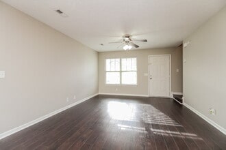 1913 Warmingfield Dr in Murfreesboro, TN - Foto de edificio - Building Photo