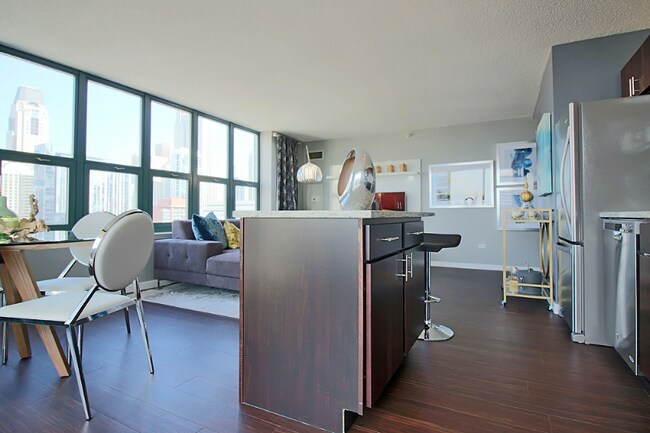 21 W Superior St in Chicago, IL - Building Photo - Building Photo