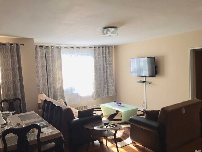 65-15 Yellowstone Blvd-Unit -3B in Queens, NY - Building Photo - Building Photo