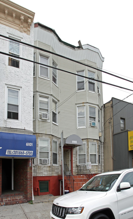 6105 Jf Kennedy Blvd in North Bergen, NJ - Building Photo