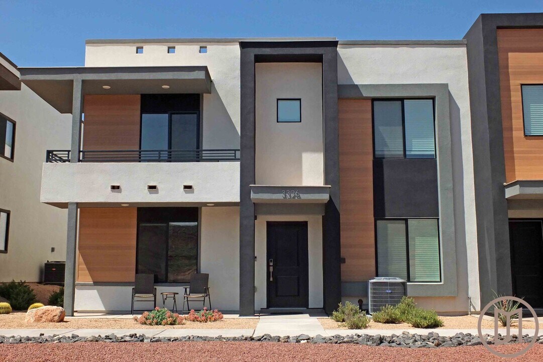 3326 E Elkhorn Ln in Washington, UT - Building Photo