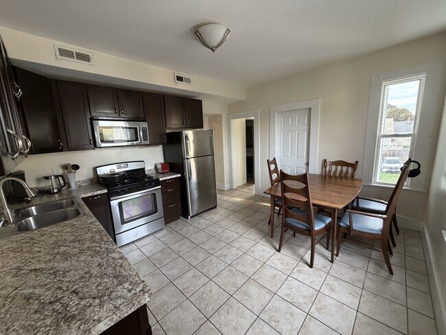 11 Francis St in Malden, MA - Building Photo - Building Photo