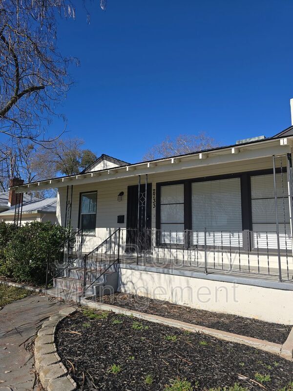 2733 Marilona Dr in Sacramento, CA - Foto de edificio - Building Photo