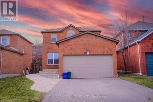 87 Fernbank Pl in Whitby, ON - Building Photo