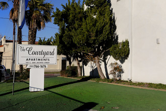 The Courtyard Apartments in Hemet, CA - Foto de edificio - Building Photo