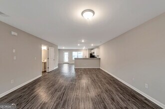 320 Ashigan St in Union City, GA - Building Photo - Building Photo