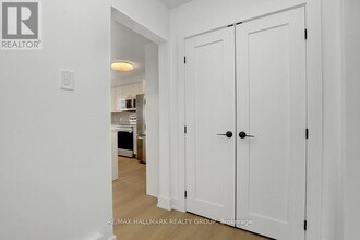 269 Michel Cir in Ottawa, ON - Building Photo - Building Photo