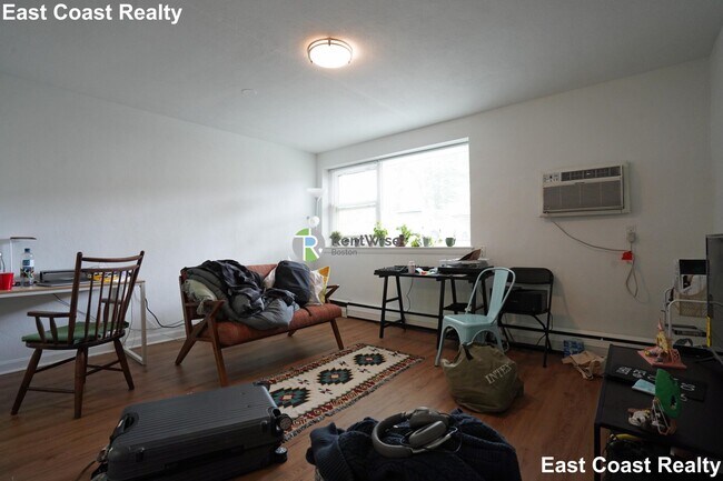 14 Marion St, Unit 3 in Brookline, MA - Building Photo - Building Photo