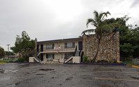 Lillie Steet Apartments in Ft. Myers, FL - Foto de edificio - Building Photo