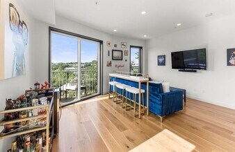 191 Condor St, Unit 9 in Boston, MA - Foto de edificio - Building Photo