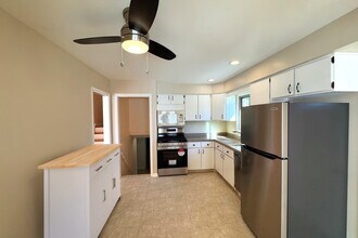 1042 W Central Rd in Mount Prospect, IL - Building Photo - Building Photo