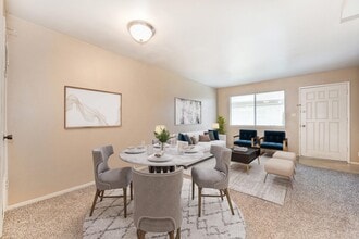 Briarwood Apartments in Turlock, CA - Building Photo - Building Photo