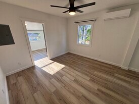 150 S Nekoma Ave, Unit D in Lake Alfred, FL - Building Photo