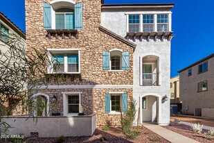 1677 E Chelsea Ln in Gilbert, AZ - Building Photo