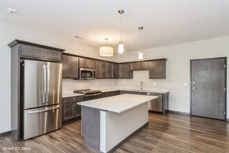 2871 Spring Rose Cir in Coralville, IA - Foto de edificio - Building Photo