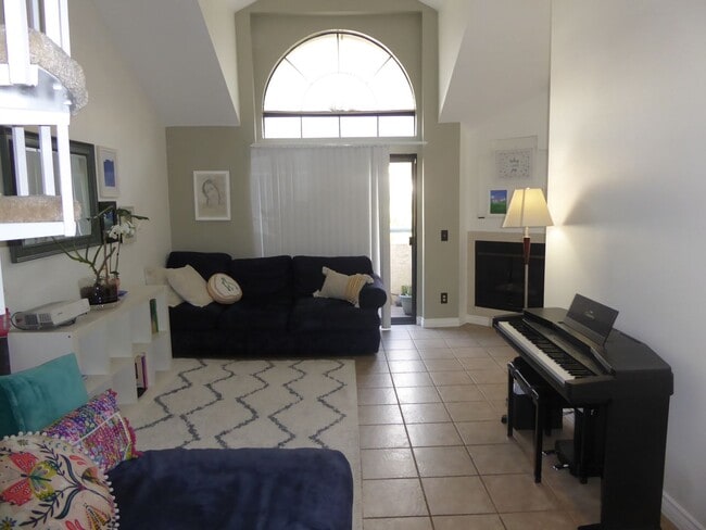 18211 Flynn Dr in Santa Clarita, CA - Building Photo - Building Photo