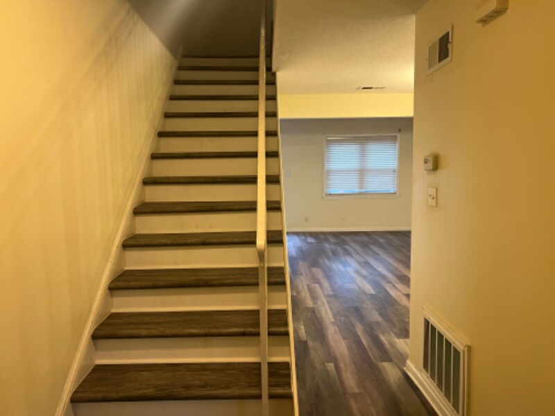 5810 Hunting Ridge Ln-Unit -E in Charlotte, NC - Building Photo