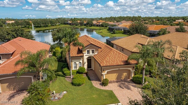 7863 Valencia Ct in Naples, FL - Foto de edificio - Building Photo