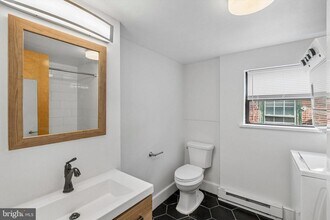 2105 Green St in Philadelphia, PA - Building Photo - Building Photo