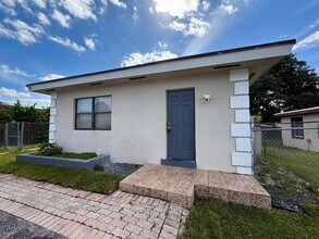 1409 W 33rd St in West Palm Beach, FL - Building Photo - Building Photo