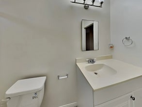 7945 Lasaine Ave in Los Angeles, CA - Foto de edificio - Building Photo