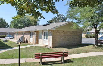 Bella Vista Senior in Waterloo, IL - Foto de edificio - Building Photo