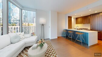 400 W 61st St in New York, NY - Building Photo