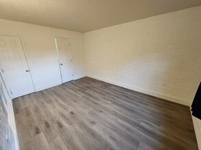 155 E 15th Ave, Unit Middle Unit in Escondido, CA - Building Photo - Building Photo